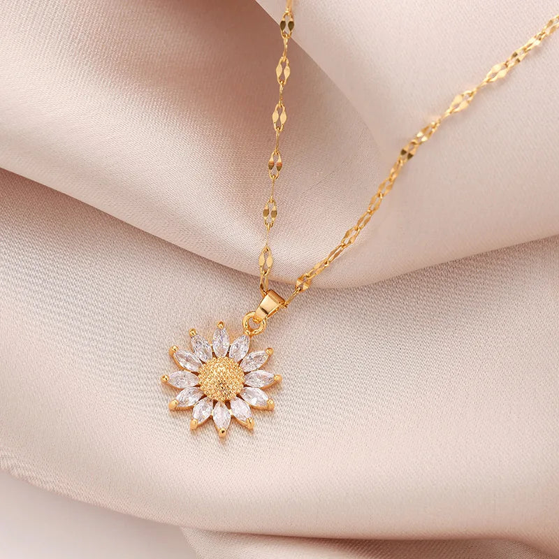 Golden Bloom Pendant ✨ Flower Necklace That Shines with You