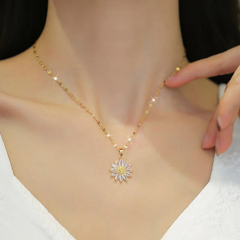 Golden Bloom Pendant ✨ Flower Necklace That Shines with You