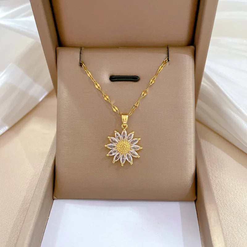 Golden Bloom Pendant ✨ Flower Necklace That Shines with You