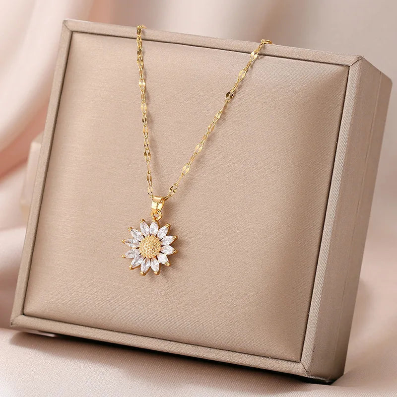 Golden Bloom Pendant ✨ Flower Necklace That Shines with You