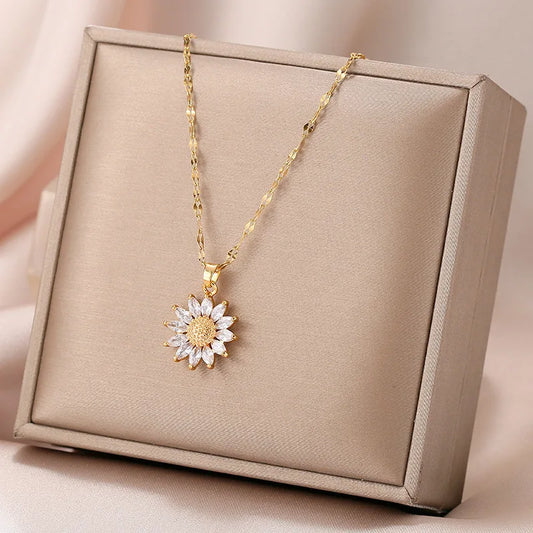 Golden Bloom Pendant ✨ Flower Necklace That Shines with You
