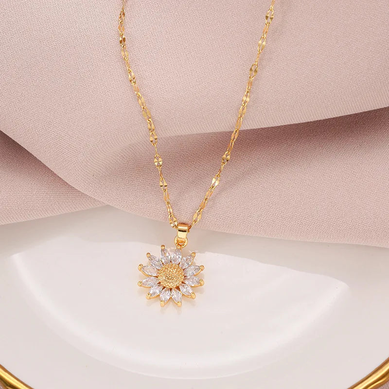 Golden Bloom Pendant ✨ Flower Necklace That Shines with You