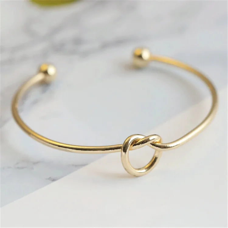 Timeless Twist Bracelet – Sleek Steel, Forever Style