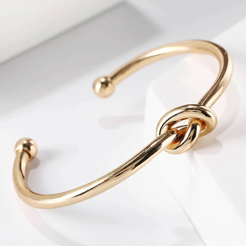 Timeless Twist Bracelet – Sleek Steel, Forever Style