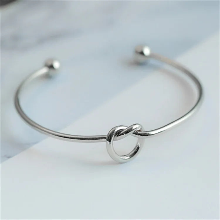 Timeless Twist Bracelet – Sleek Steel, Forever Style